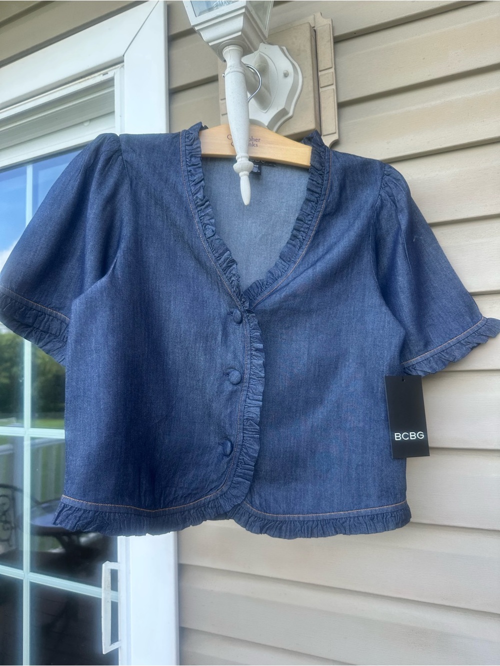 NWT! BCBG Dark Blue Denim Ruffle V-Neck Short Sleeve Button-Up Small Blouse Top